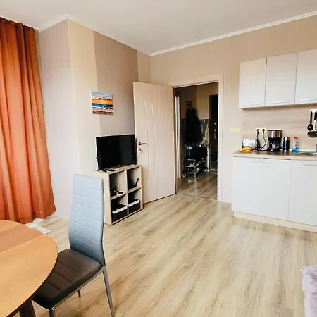 уютная в 5 минутах от пляжа Apartament Ravda
