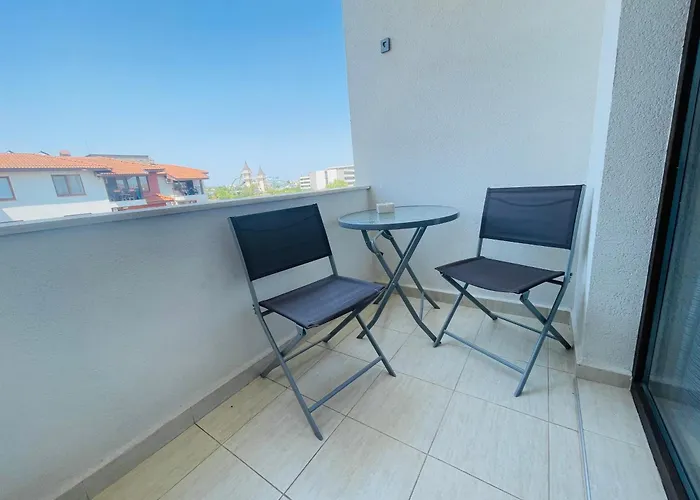 уютная в 5 минутах от пляжа Apartman Ravda